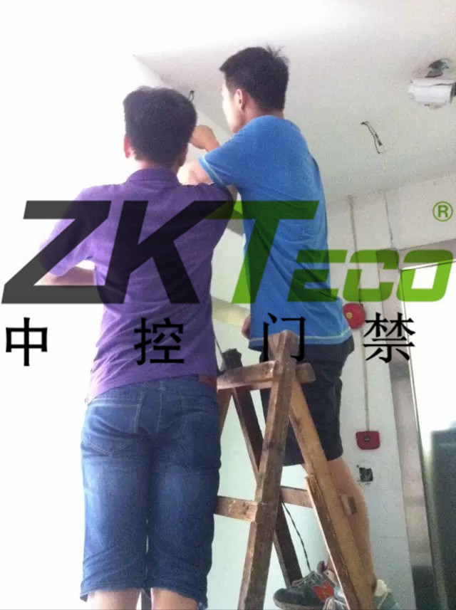 中控门禁公司在安装监控摄像头门禁系统